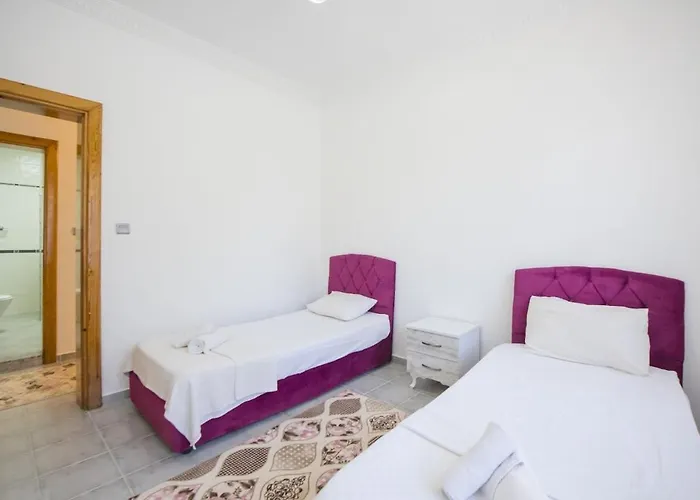 Fethiye-kaya Koey'de 6 Kisilik Devina * Keciler