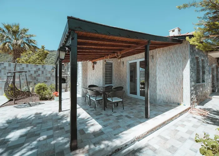 Fethiye-kaya Koey'de 6 Kisilik Devina Keciler